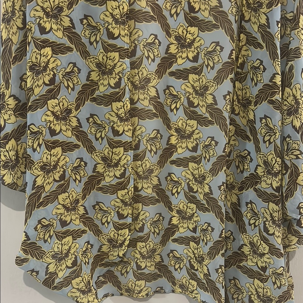 Floral Sheer Women's Top - Picture 4 of 6